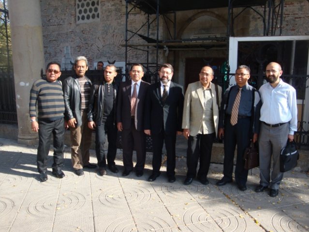 На 01.10.2012г. група от парламента на Индонезия посети софийската джамия "Баня Баши"
